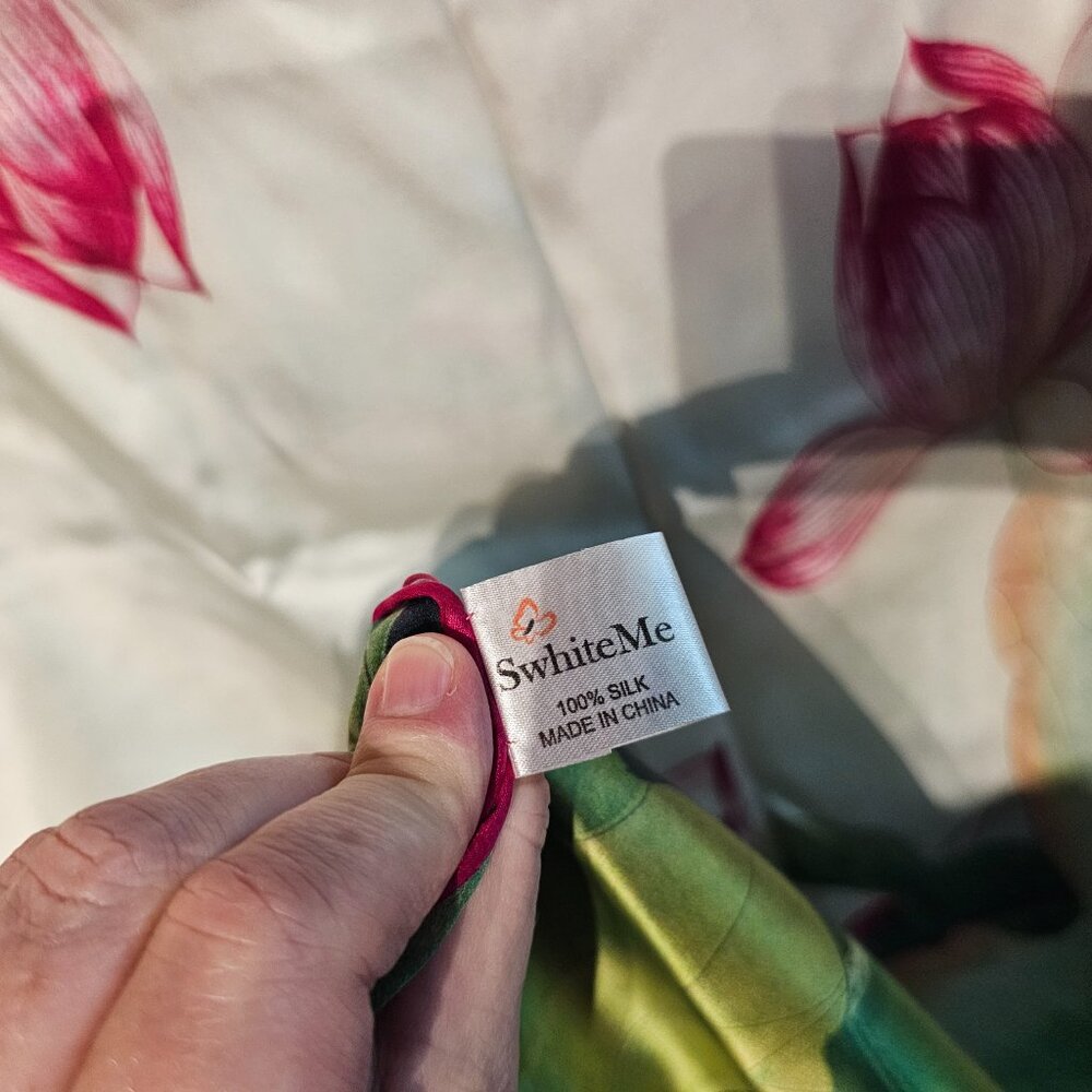 Hand painted silk scarf with water lilies - Picture 3 of 5